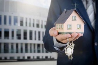 Real Estate Expert Stephanie Duran Explains Considerations for Buyers and Sellers in HelloNation